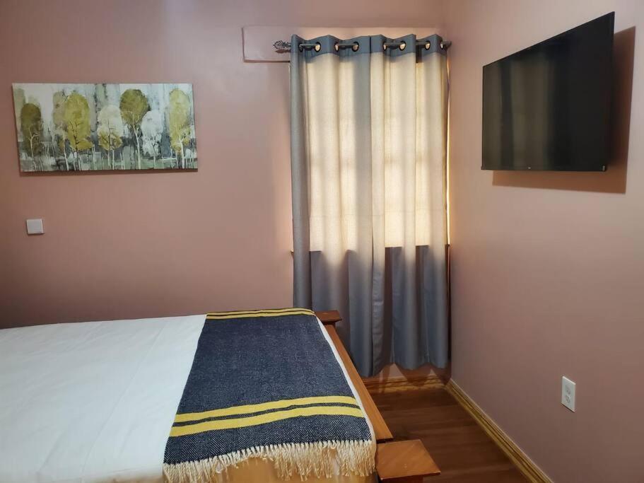 Upstairs 2 Bedroom Avalon Regia Apartment Georgetown Esterno foto