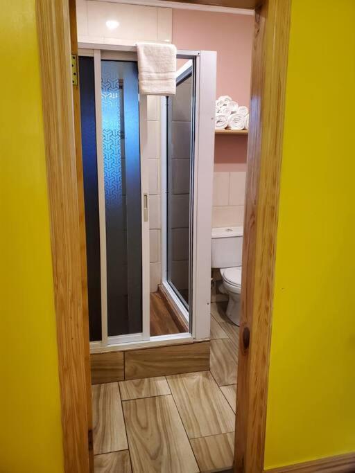 Upstairs 2 Bedroom Avalon Regia Apartment Georgetown Esterno foto